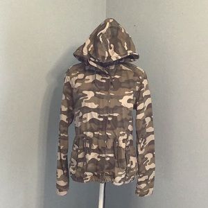 American Eagle Outfitters Camo Jacket. L